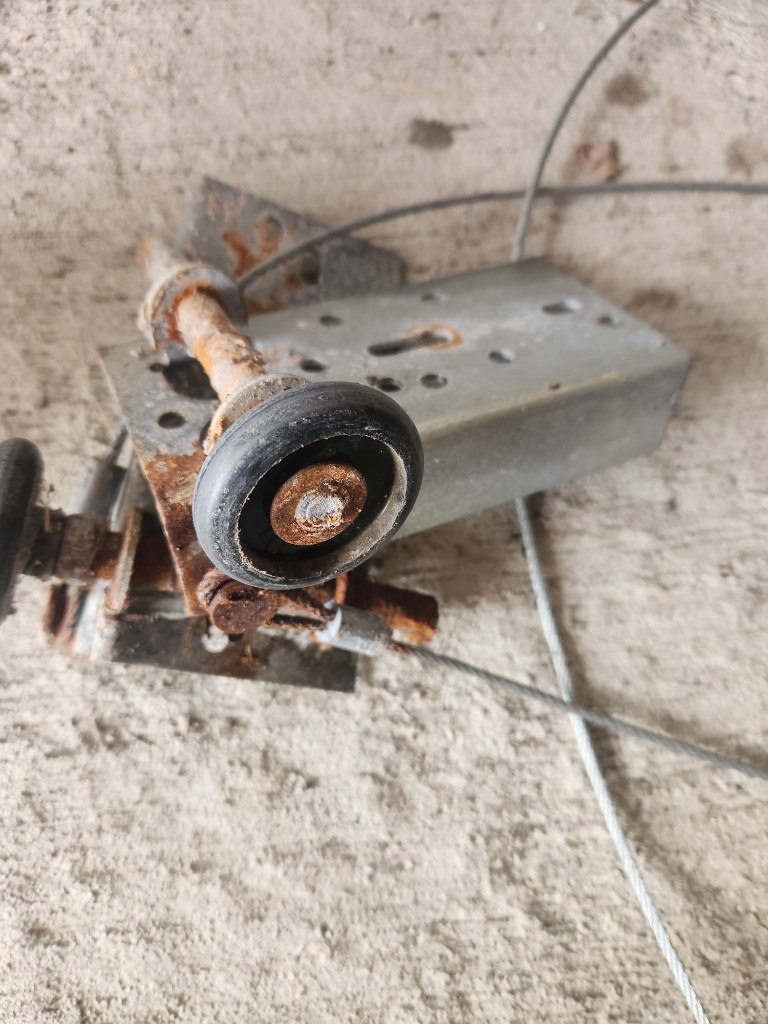 Rusty garage door lift cable and roller hardware — cable repair Ottawa